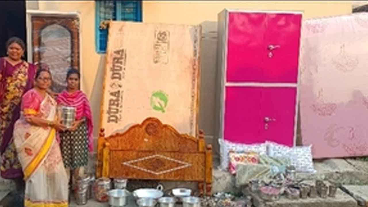 Sitarama Seva Samiti | పేదింటి అమ్మాయి అండగా నిలిచిన సీతారామ సేవా సమితి