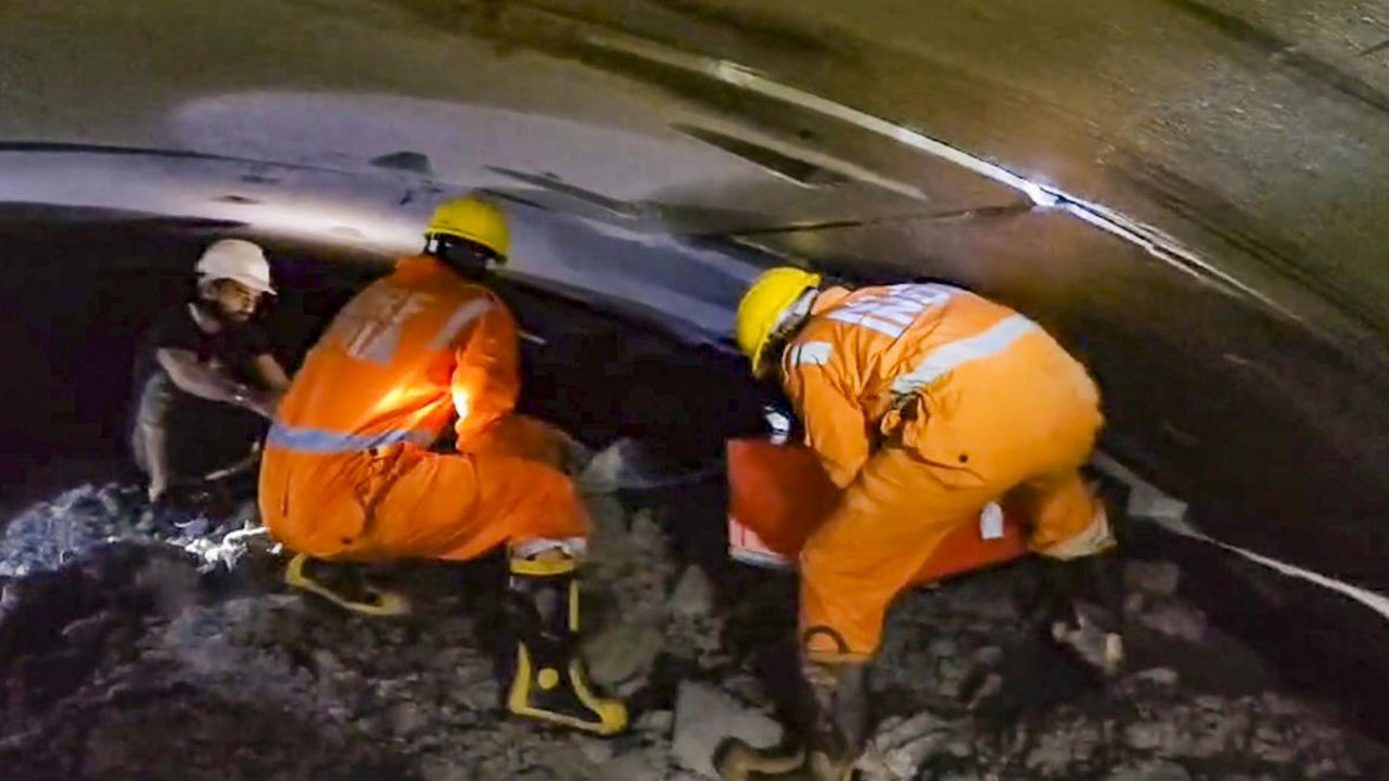 SLBC Tunnel | ఎస్ఎల్బీసీ టన్నెల్లో కొనసాగుతున్న సహాయక చర్యలు