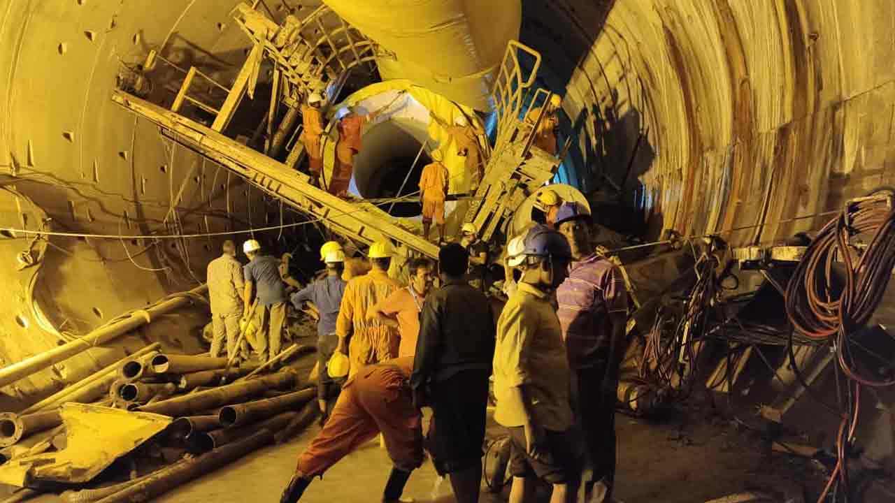 SLBC Tunnel Accident | ఎస్ఎల్‌బీసీ టన్నెల్ ప్రమాదం.. రాడార్‌ల సహాయంతో మృతదేహాలను గుర్తించిన రెస్క్యూ సిబ్బంది!