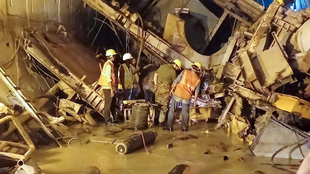 SLBC Tunnel | ఎస్ఎల్బీసీ టన్నెల్లో మరో మృతదేహం ఆనవాళ్లు.. గుర్తించిన రెస్క్యూ బృందాలు!