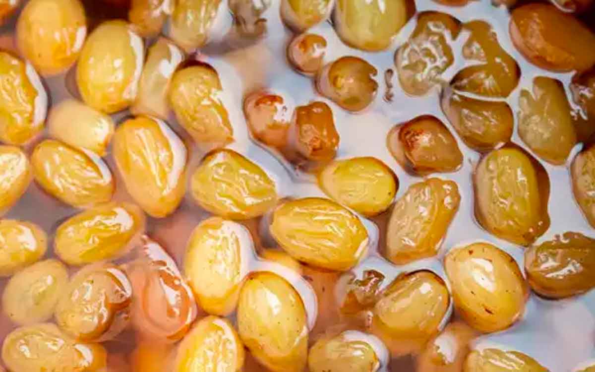 Soaked Raisins | రాత్రి పూట నీటిలో కిస్మిస్‌ల‌ను నాన‌బెట్టి ఉద‌యం తినండి.. జ‌రిగే అద్భుతాల‌ను చూడండి..!