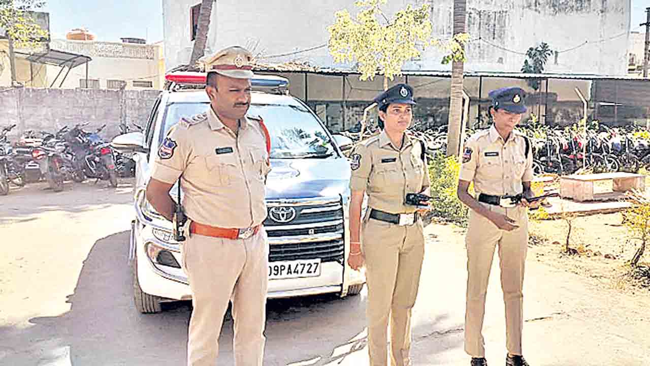మహిళా పోలీసులకు పెట్రోకార్‌ విధులు