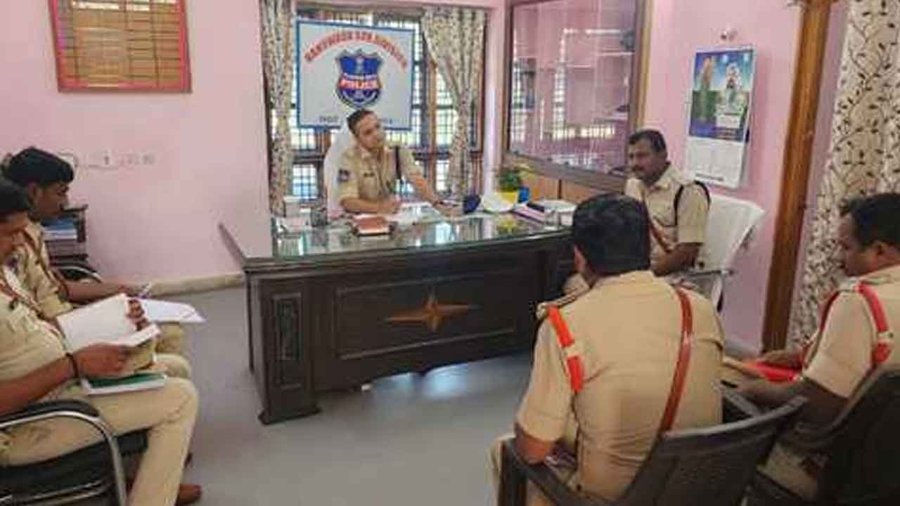 Banswada | బాన్సువాడ డీఎస్పీ కార్యాలయాన్ని ఆకస్మికంగా తనిఖీ చేసిన ఎస్పీ రాజేష్ చంద్ర