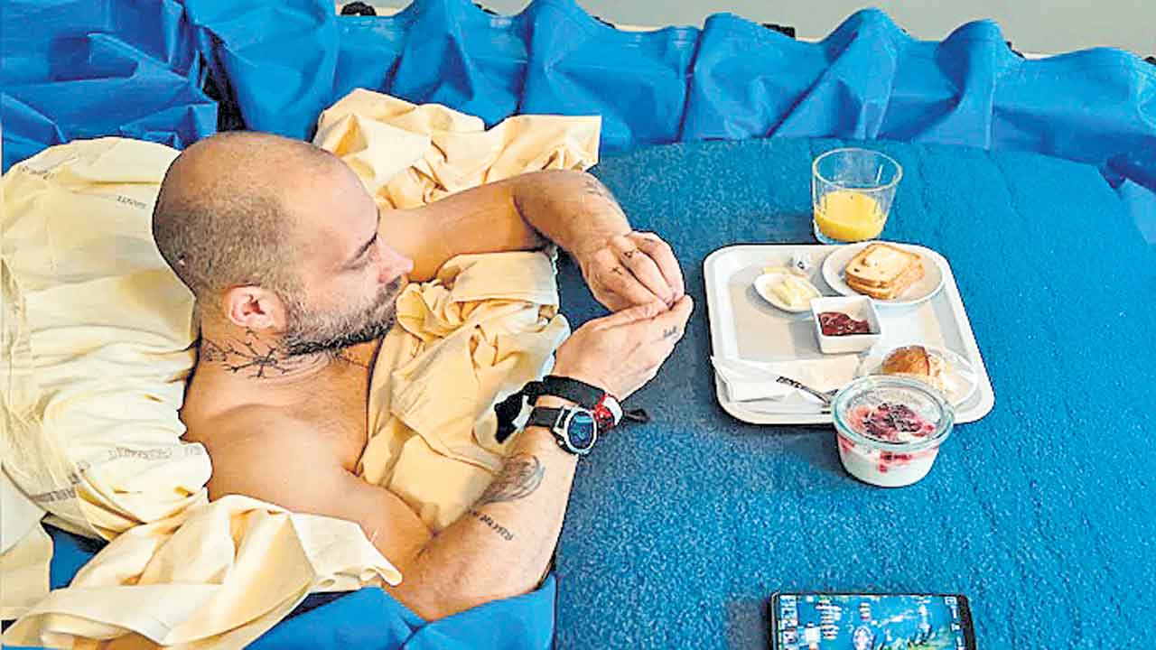 10 రోజులు పడుకుని ఉంటే 4.7 లక్షలు