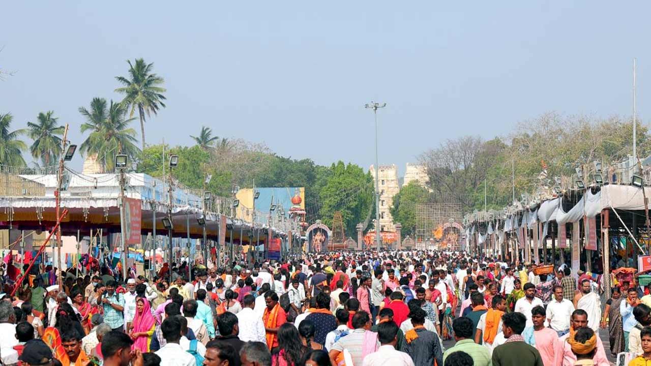 Srisailam | భక్తులతో కిక్కిరిసిన శ్రీగిరి.. లక్షలాదిగా తరలివస్తున్న కన్నడీగులు