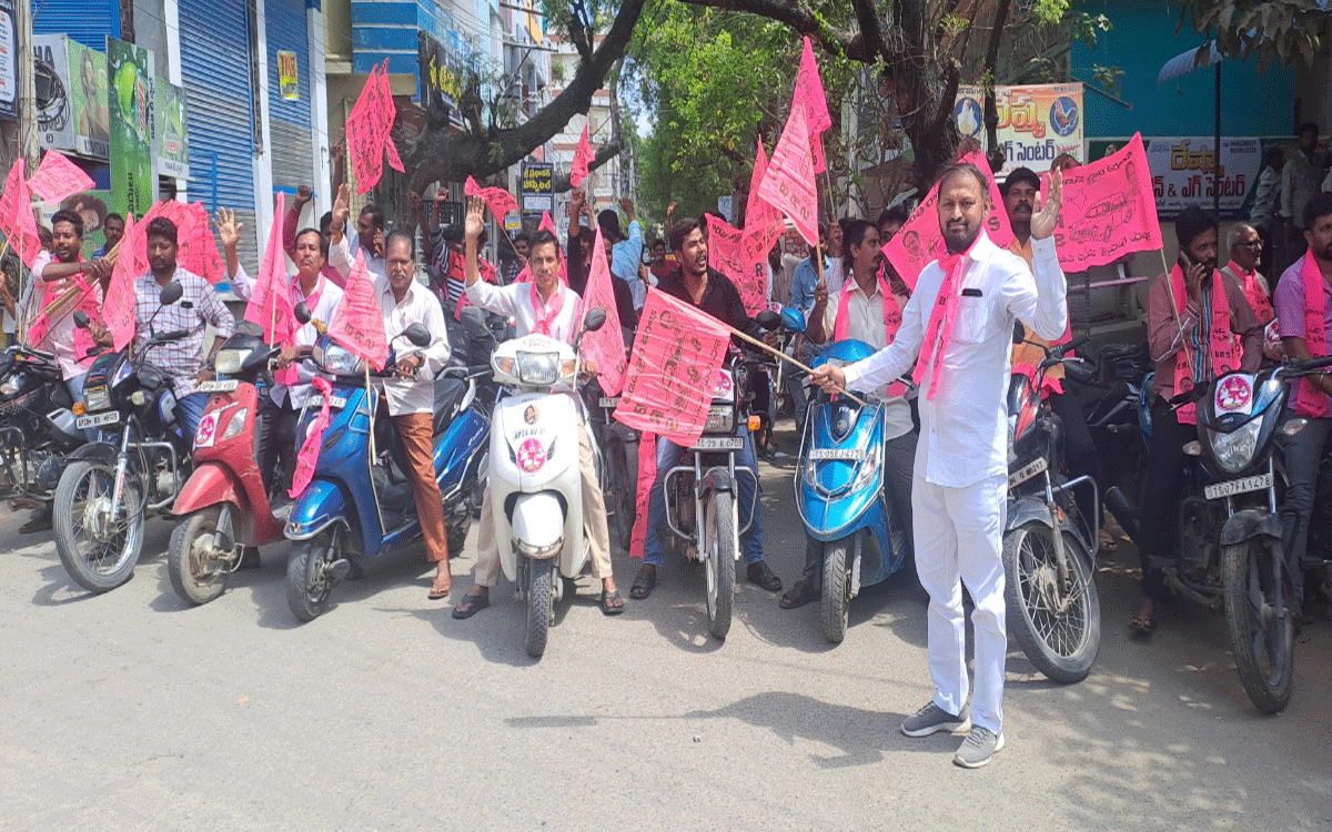 BRS : సూర్యాపేట‌లో కేటీఆర్ స‌మావేశానికి త‌ర‌లిన బీఆర్ఎస్ కార్య‌క‌ర్త‌లు