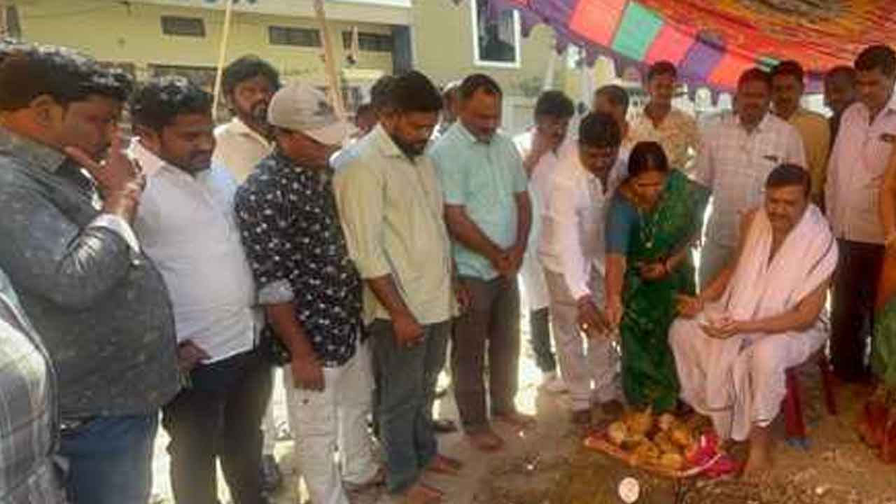 Library | ఎస్ఆర్ఆర్ తోటలో గ్రంథాలయ నిర్మాణానికి భూమి పూజ