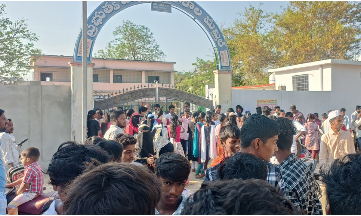 మొదటి రోజు మక్తల్లో పదవ తరగతి పరీక్షలు ప్రశాంతం
