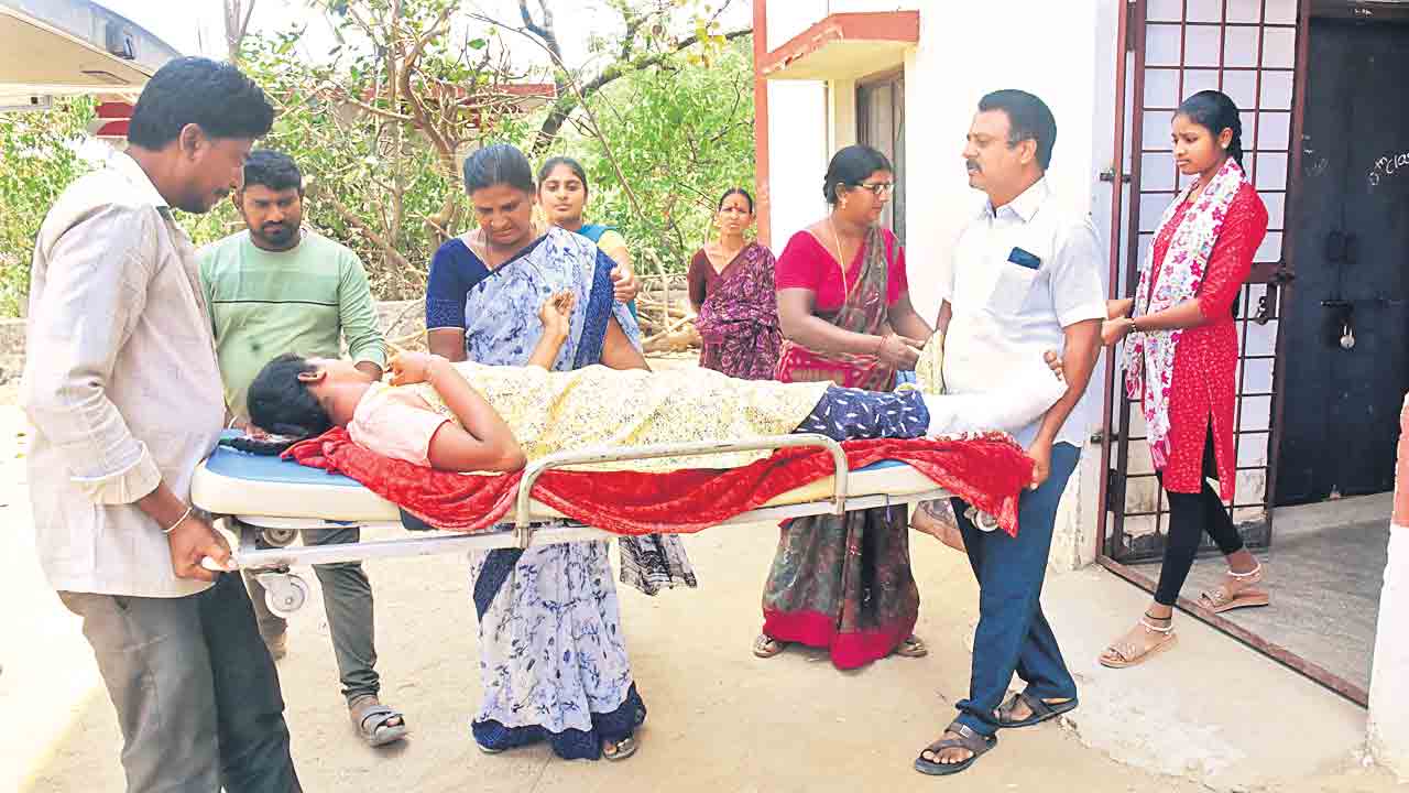 దవాఖాన నుంచి పరీక్షా కేంద్రానికి..