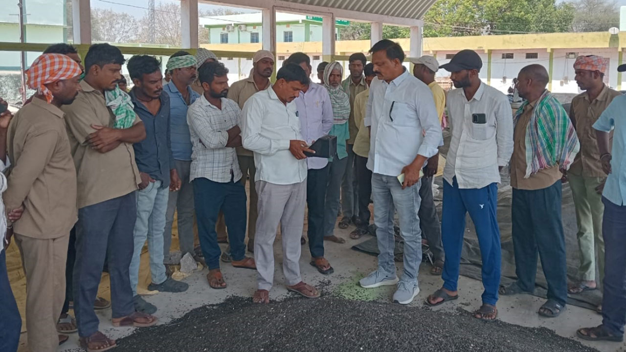 Sun flower | పొద్దు తిరుగుడు ధాన్యం కొనుగోలు కేంద్రాలను రైతులు సద్వినియోగం చేసుకోవాలి..