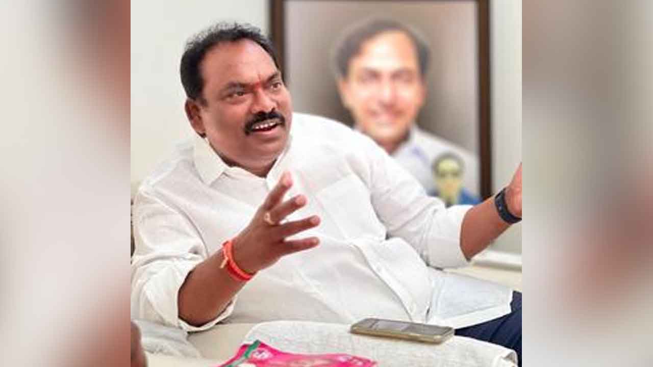 Sunke Ravi Shankar | తులం బంగారాన్ని తుంగలో తొక్కారు : సుంకె రవిశంకర్‌