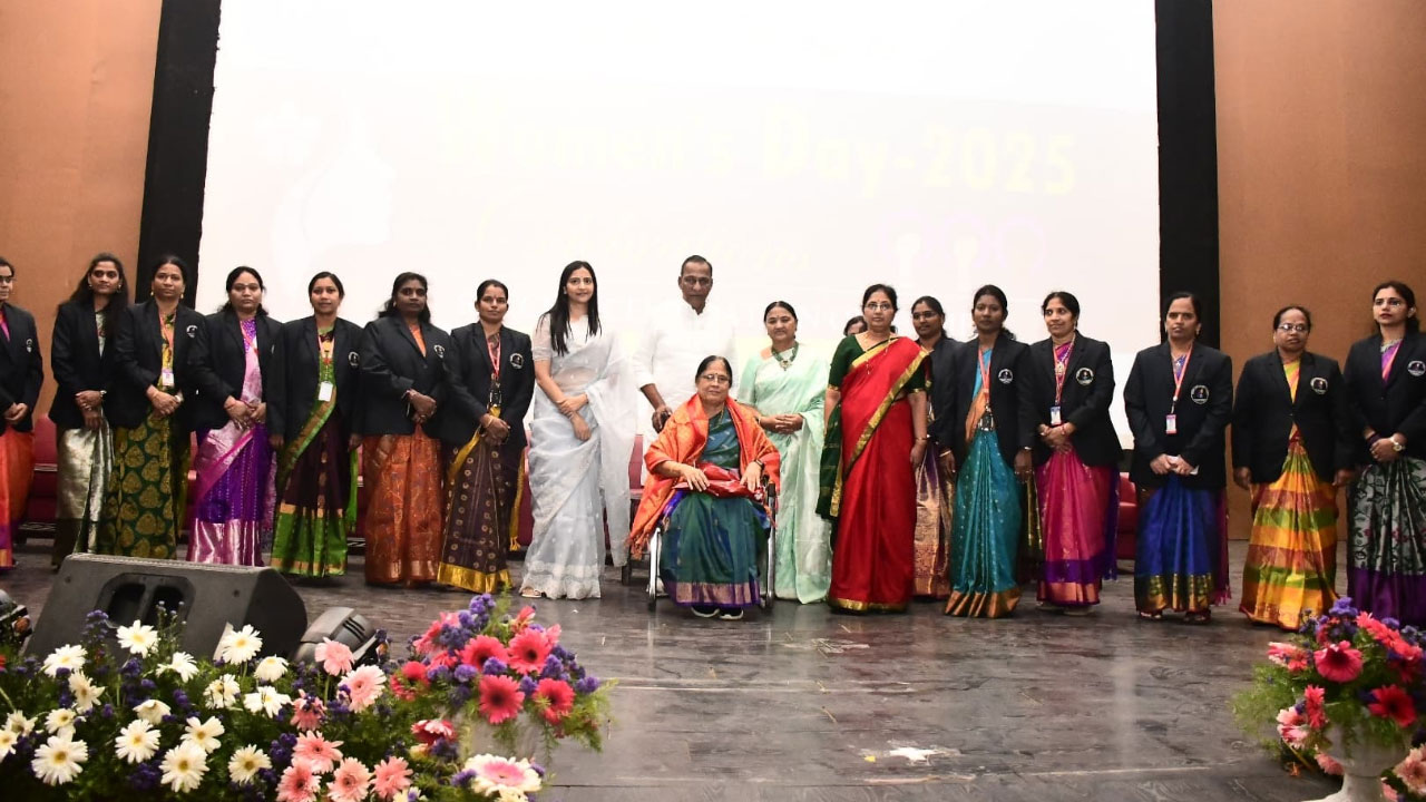 MLC Surabhi Vanidevi | మ‌హిళ‌లు ఆకాశమే హద్దుగా సాగాలి : ఎమ్మెల్సీ సురభి వాణిదేవి