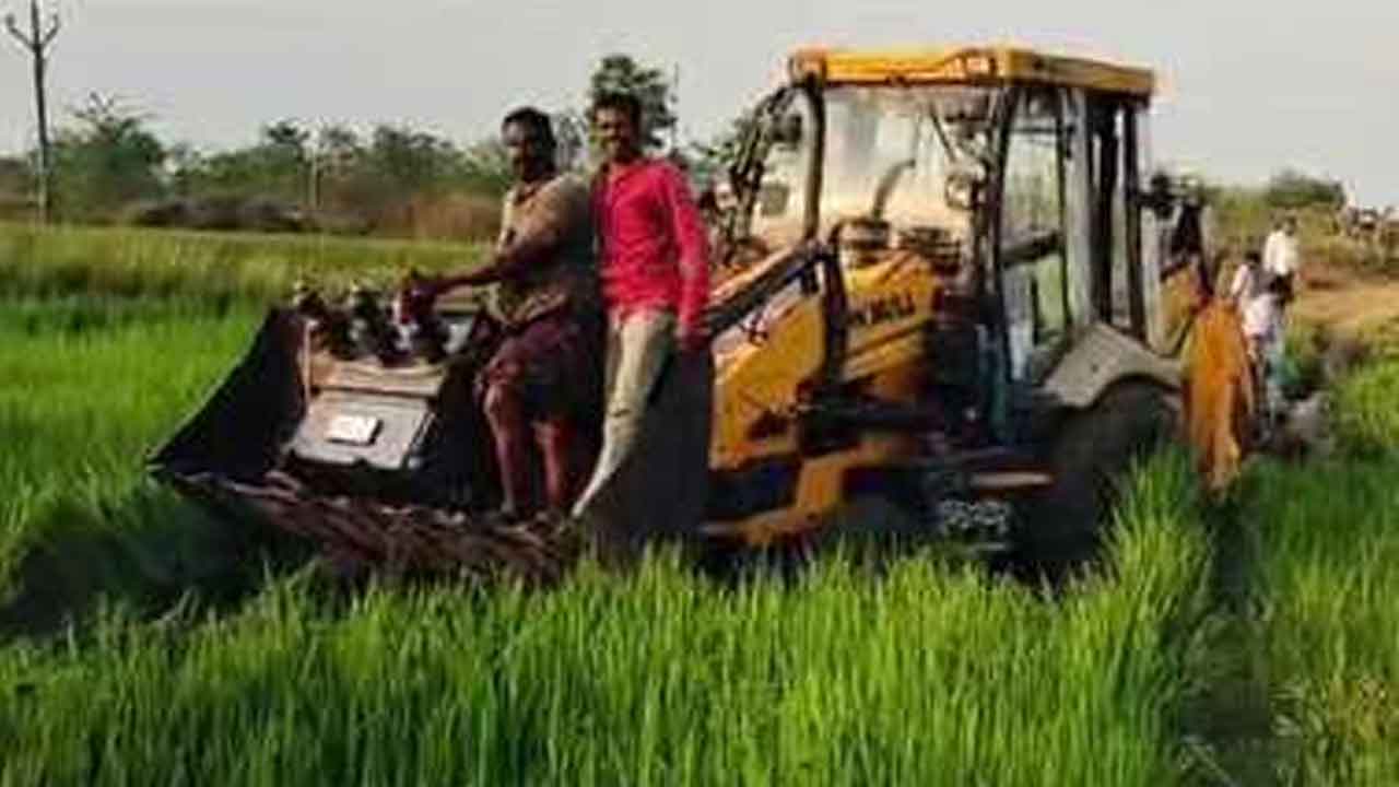 Transformers | కాలుతున్న ట్రాన్స్‌ఫార్మర్లు.. ఎండుతున్న పొలాలు