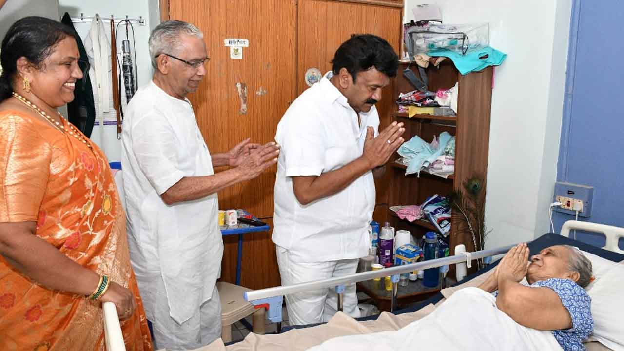 MLA Talasani | వరలక్ష్మిని పరామర్శించిన ఎమ్మెల్యే తలసాని