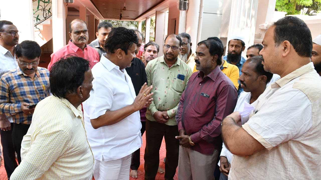 Talasani Srinivas Yadav | ఫుట్పాత్ వ్యాపారులను ఇబ్బంది పెట్టడం మానండి.. అధికారులకు తలసాని వార్నింగ్
