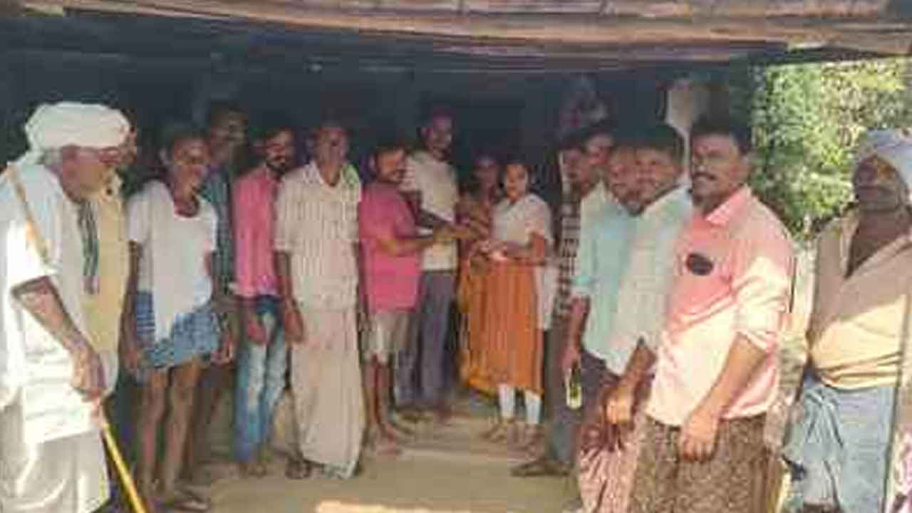 Mahabubabad | నిరుపేద విద్యార్థినికి ఆర్థికం సాయం అందజేత