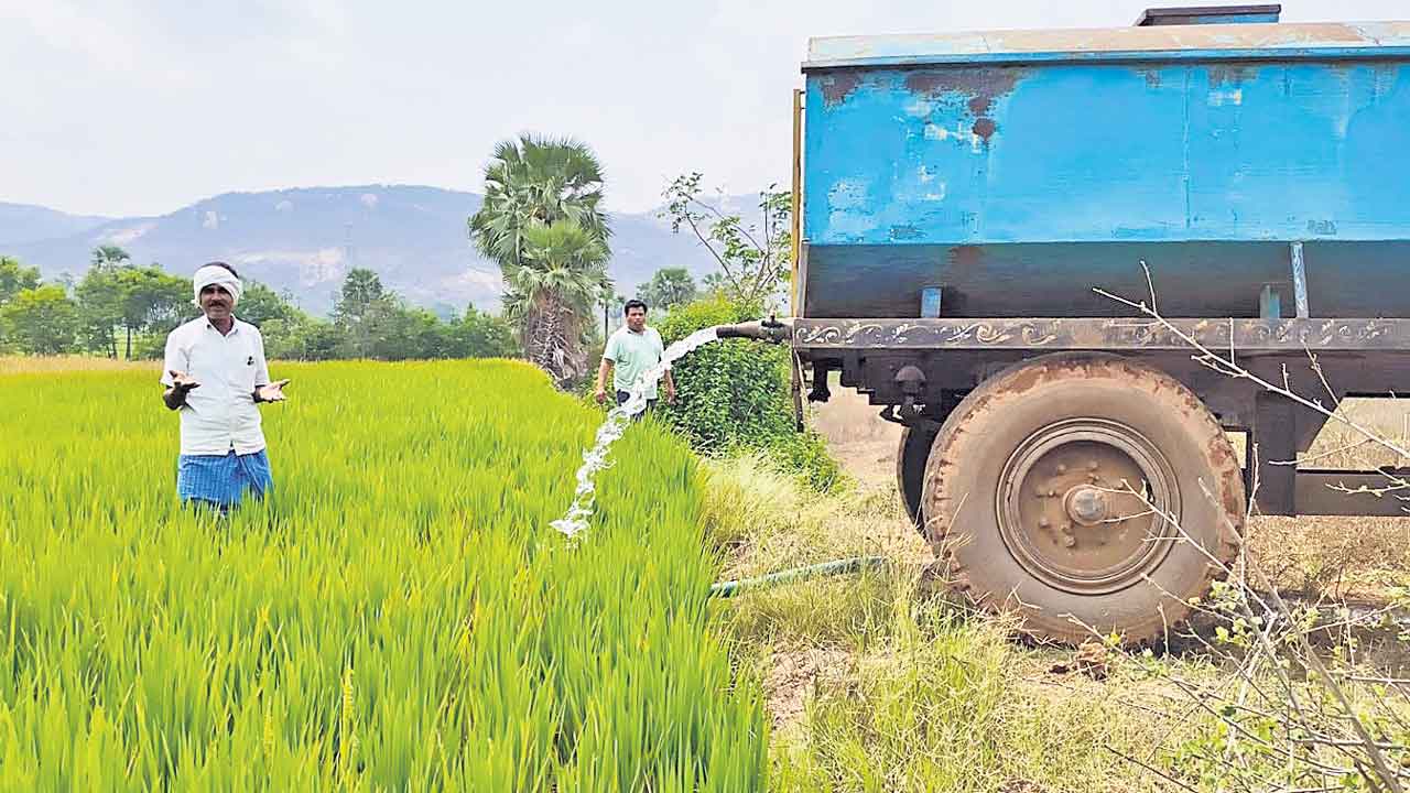 ట్యాంకర్ల నీళ్లే దిక్కు
