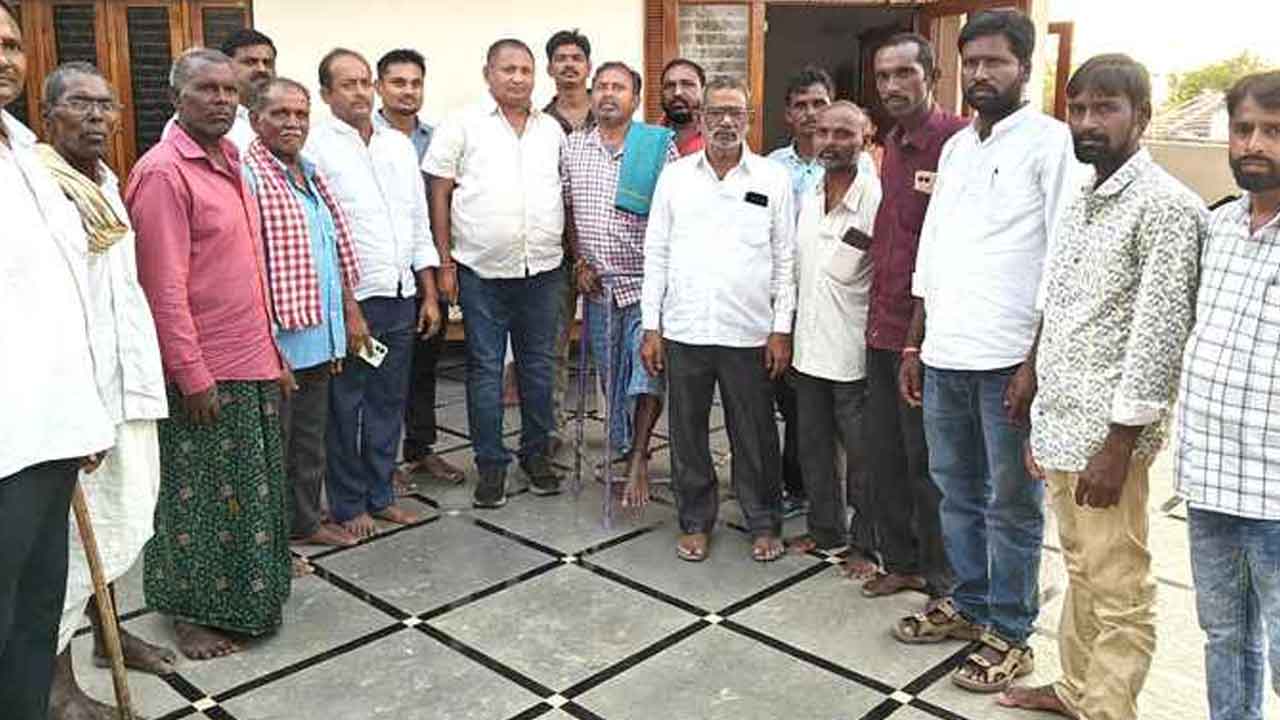 Temple construction | ఆలయ నిర్మాణం కోసం రూ.50 వేల విరాళం అందజేత