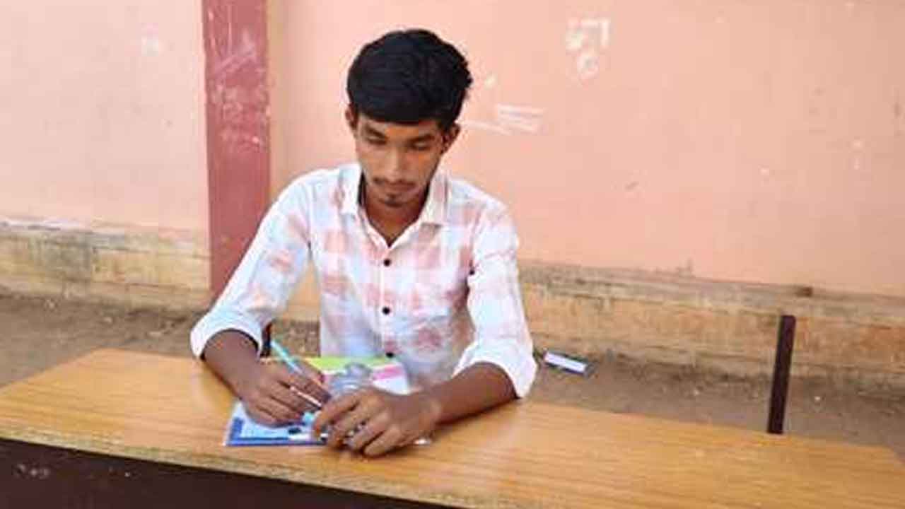 SSC exam | పుట్టెడు దు:ఖంలో పదో తరగతి పరీక్షకు హాజరైన విద్యార్థి