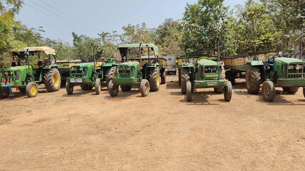 అచ్చంపేటలో ఇసుక అక్రమ రవాణా.. 5 ట్రాక్టర్లు పట్టివేత.