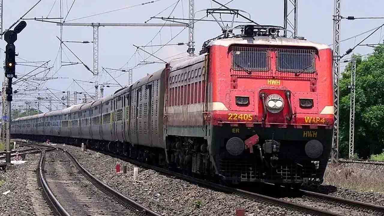 Warangal | రైలులో నుంచి కిందపడి గుర్తు తెలియని ప్రయాణికుడు మృతి