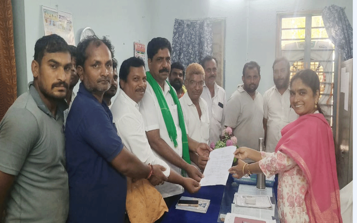 Tricor Loans : గిరిజనులను మోసం చేస్తున్న రాష్ట్ర‌ ప్రభుత్వం : భుక్య వీరభద్రం