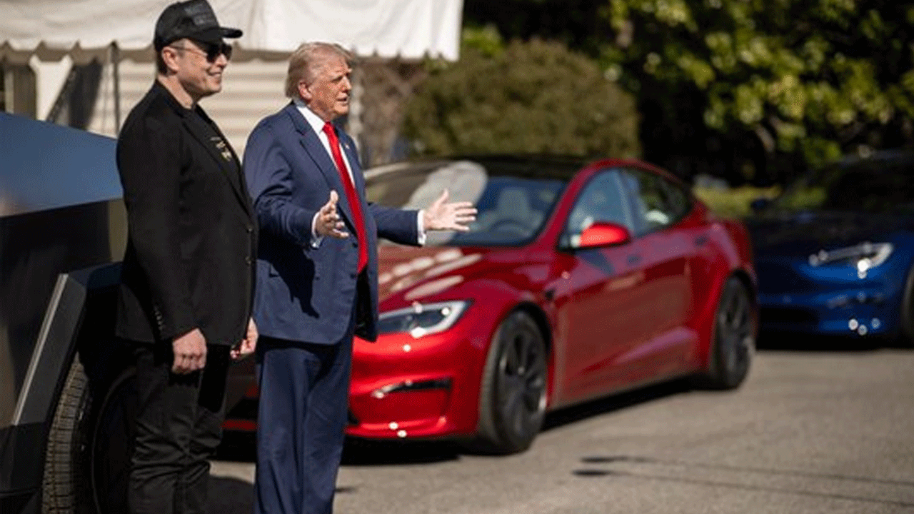 Donald Trump: 80 వేల డాల‌ర్లు.. డిస్కౌంట్ లేదు.. టెస్లా కారు కొన్న డోనాల్డ్ ట్రంప్‌.. వీడియో