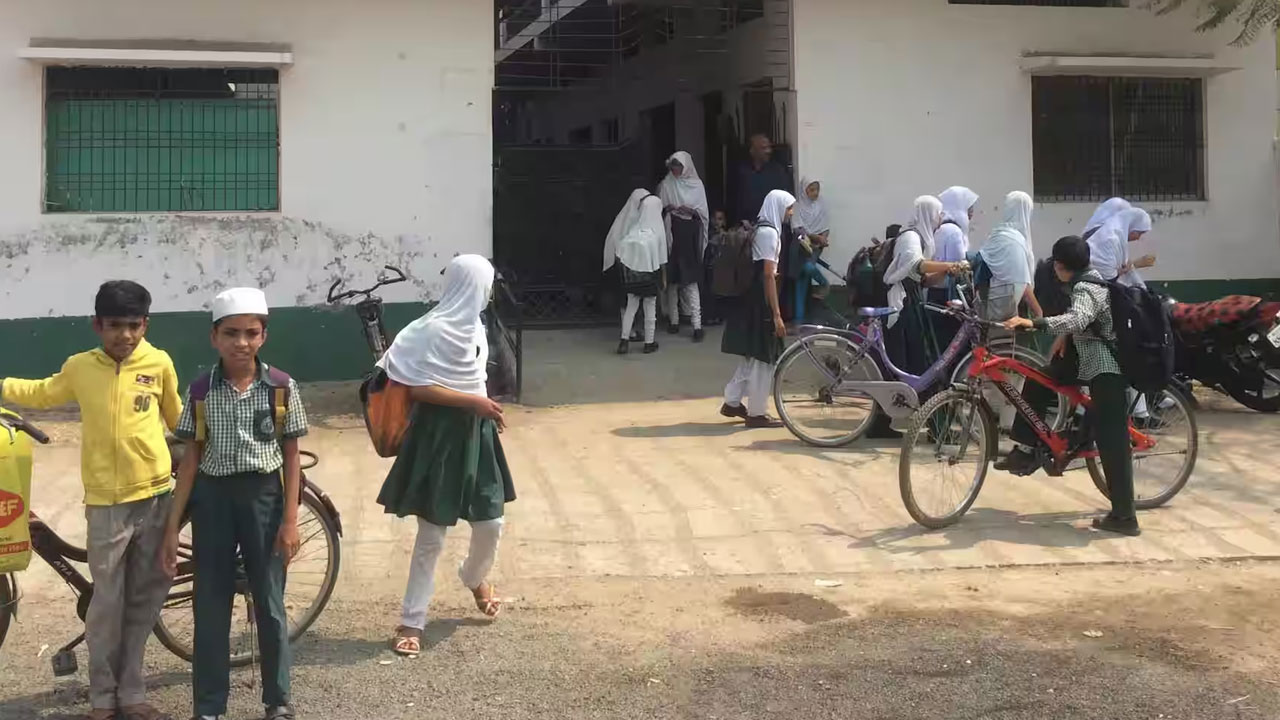 Ramzan | ఉర్దూ మీడియం విద్యార్థుల‌కు గుడ్‌న్యూస్.. రేప‌ట్నుంచి ఒంటి పూట బ‌డులు