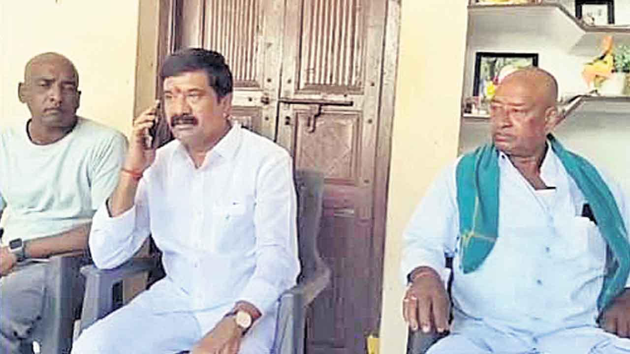 పసుపు రైతును గోసపెడితే ఊరుకోం