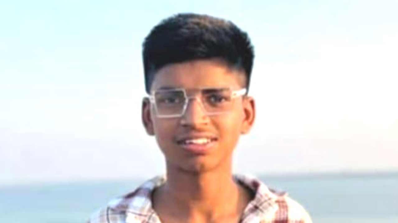 పరీక్షలున్నాయి చదువుకోమని తల్లి మన్నించిందని.. విద్యార్థి బలవన్మరణం