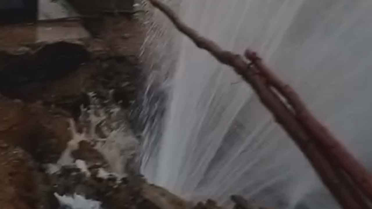 Warangal | శివనగర్‌లో పగిలిన పైపులైన్‌.. వృథాగా పోతున్న తాగునీరు : వీడియో