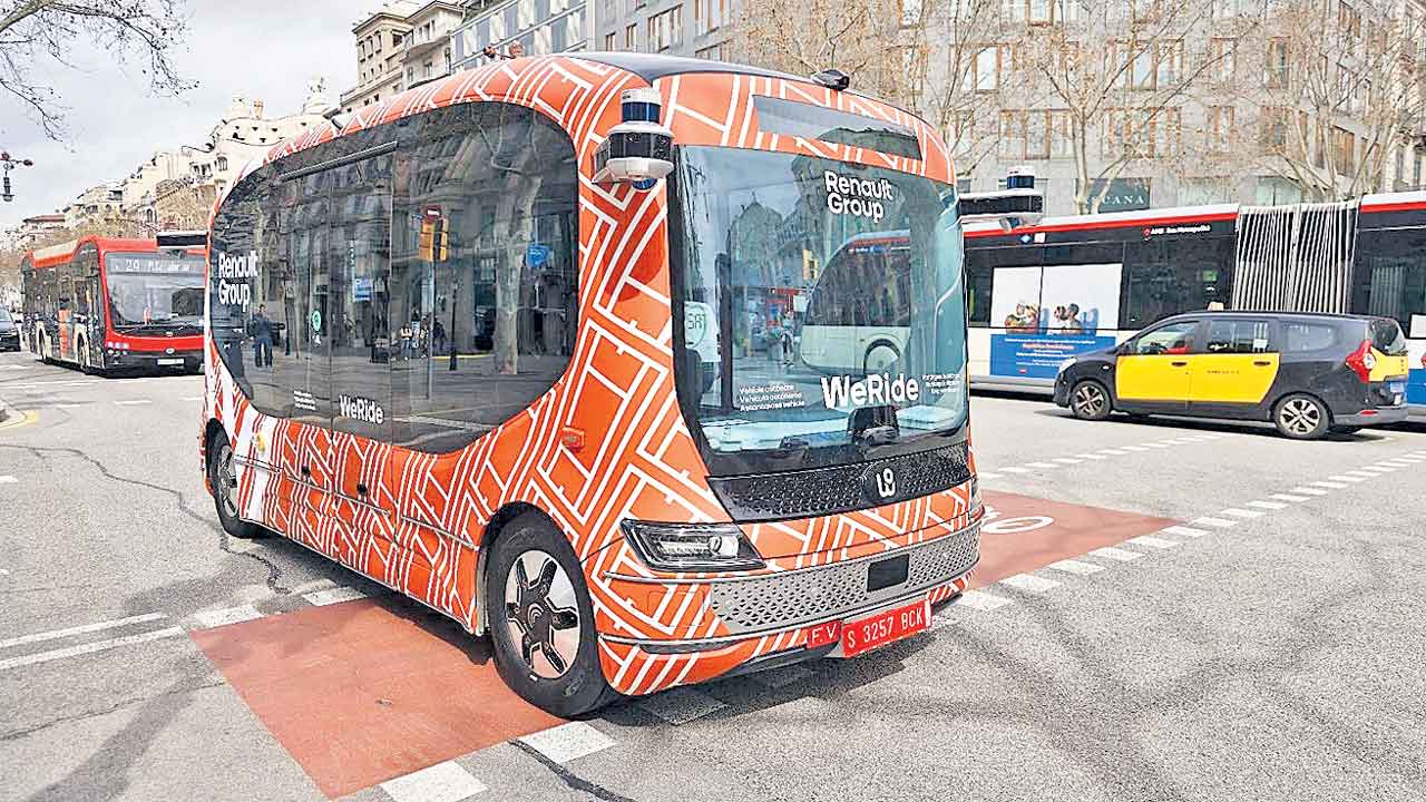 డ్రైవర్‌ లేని బస్‌!