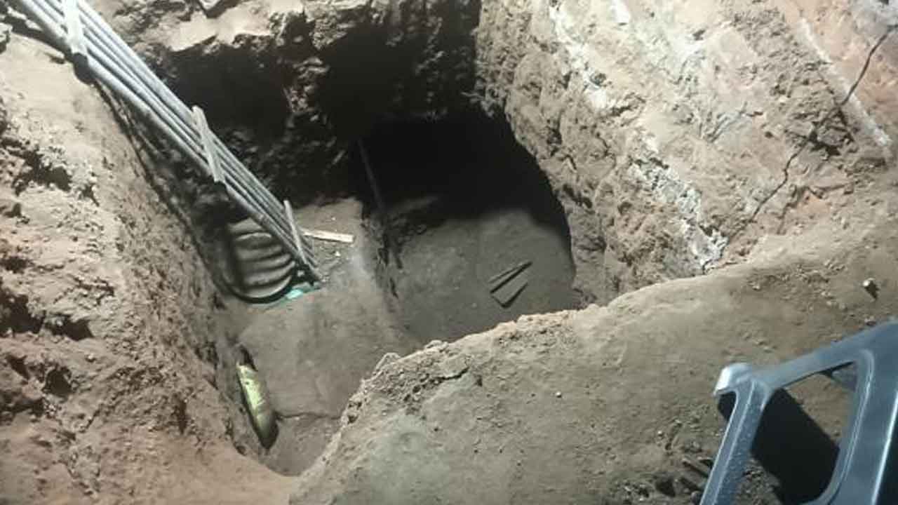 Warangal Fort | కోటలో గుప్త నిధుల కోసం తవ్వకాలు