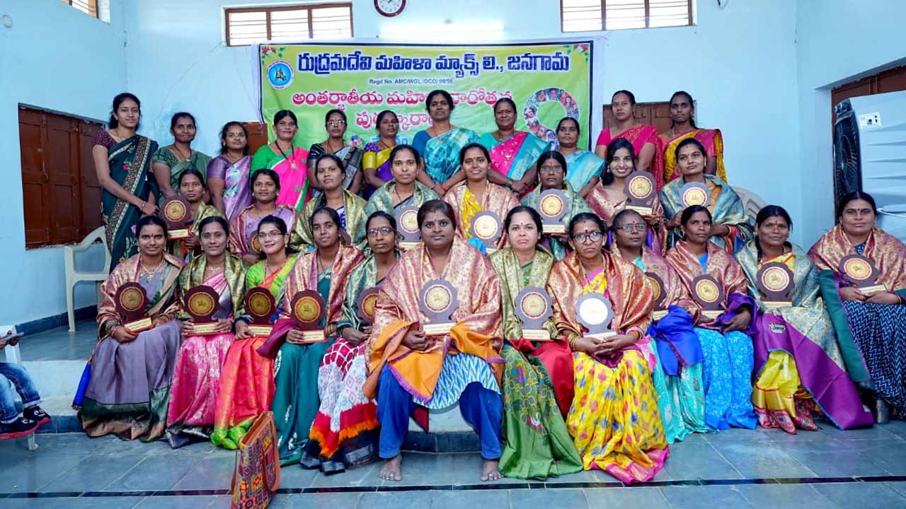 మహిళలు అన్ని రంగాల్లో రాణించాలి… పోగుల కవిత