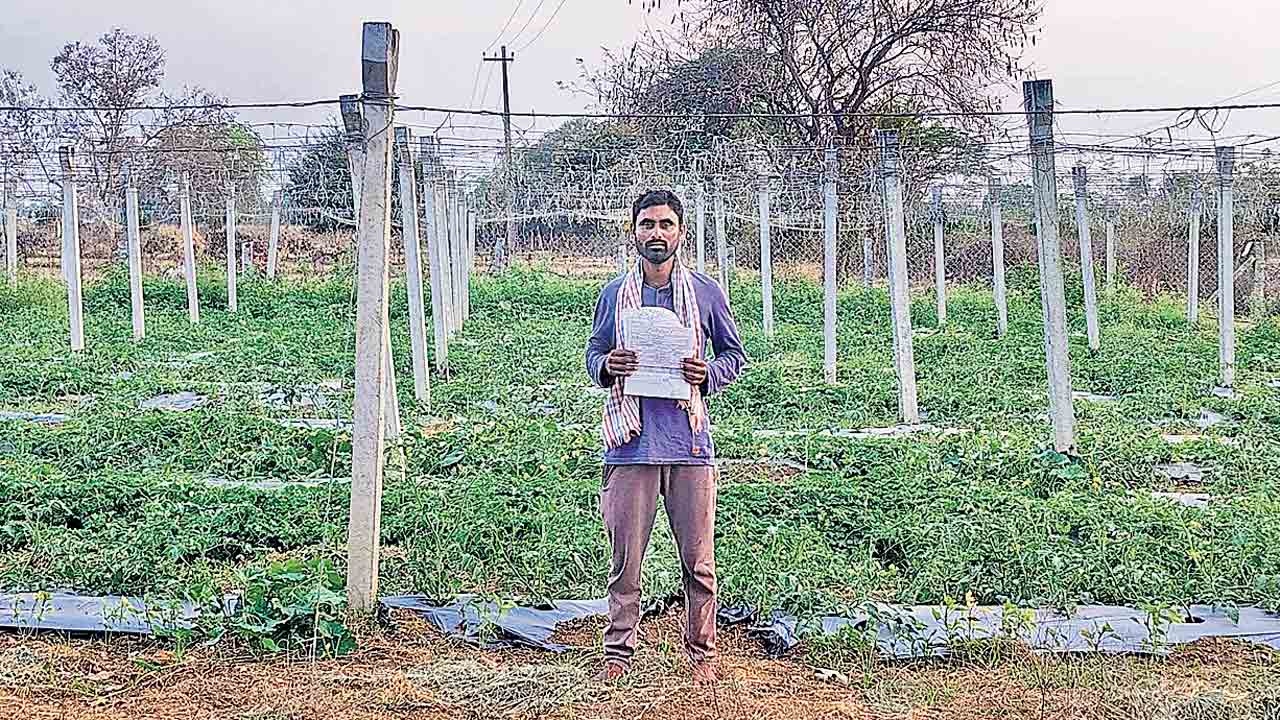 Runa Mafi | రుణమాఫీ కాలే.. అప్పు కట్టాలంటూ దళిత రైతుకు బ్యాంకు నోటీసు