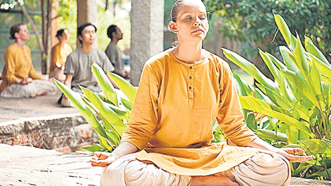 Yoga | నిద్ర లేమితో బాధపడుతున్నారా.. అయితే యోగాసనాలతో ఉపశమనం!