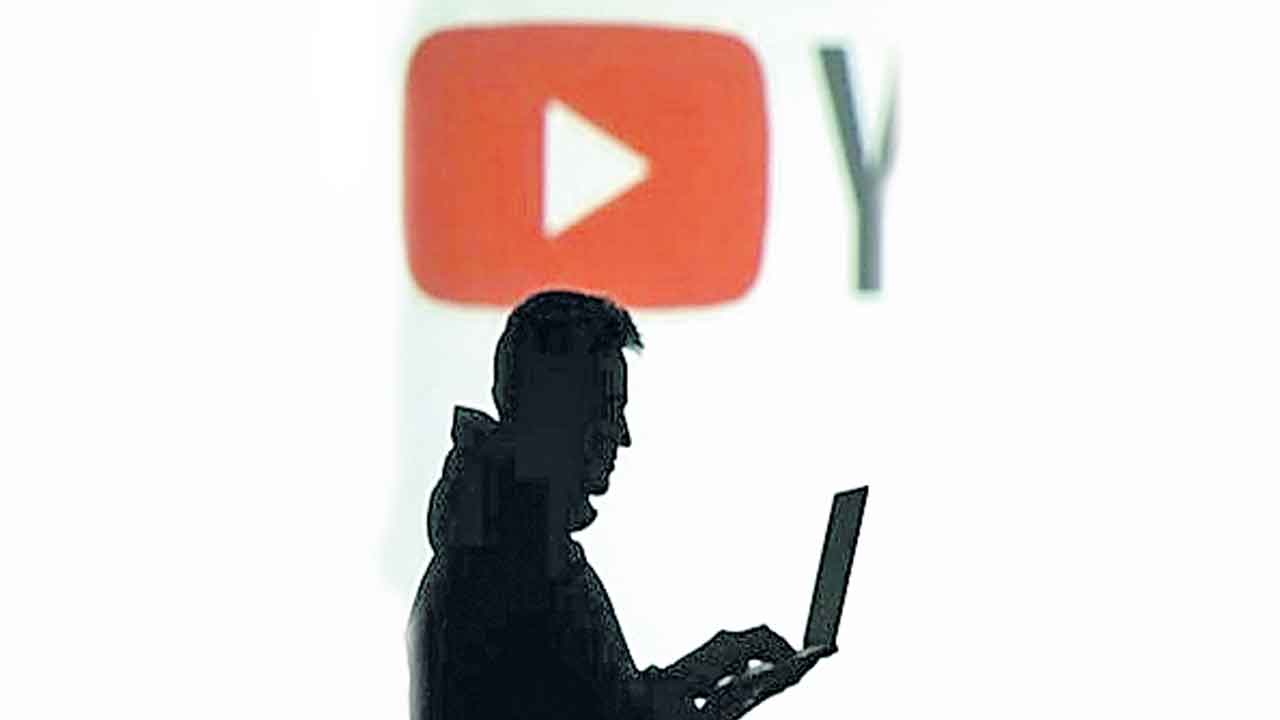 Telangana | యూట్యూబర్స్ క్రిమినల్సా? ప్రభుత్వ గుర్తింపు కార్డు ఉంటేనే జర్నలిస్టా?