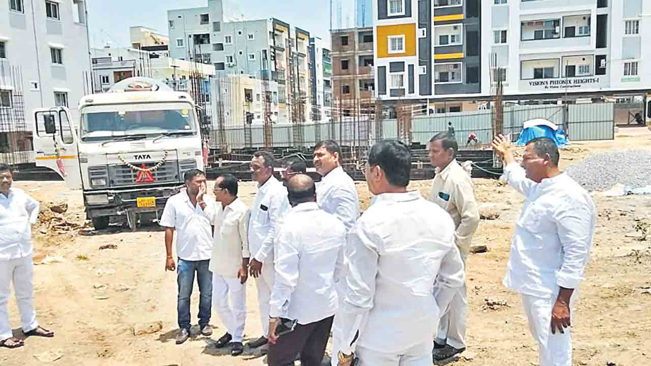 కబ్జాల నుంచి ప్రభుత్వ స్థలాలను కాపాడాలి