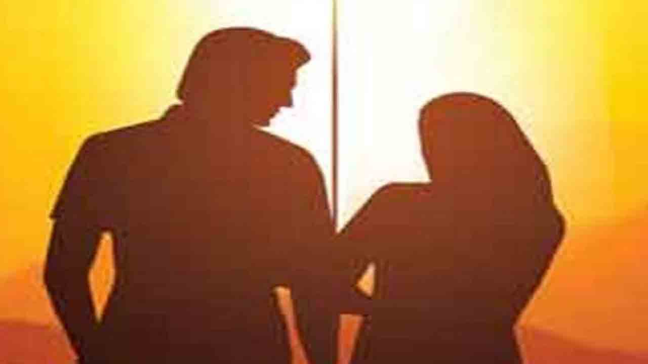 కాబోయే అత్తతో అల్లుడి పరార్‌