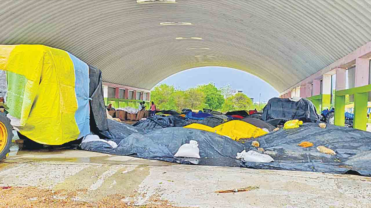 కొంటరా.. కొనరా !