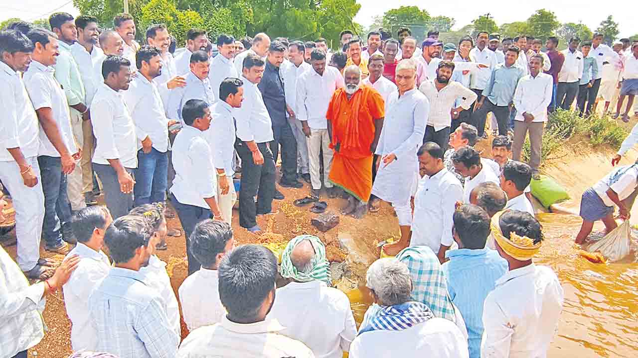 కాంగ్రెస్‌ది అసమర్ధ పాలన.. కాలువలు నిర్మించలేని దుస్థితిలో ఈ ప్రభుత్వం ఉంది..