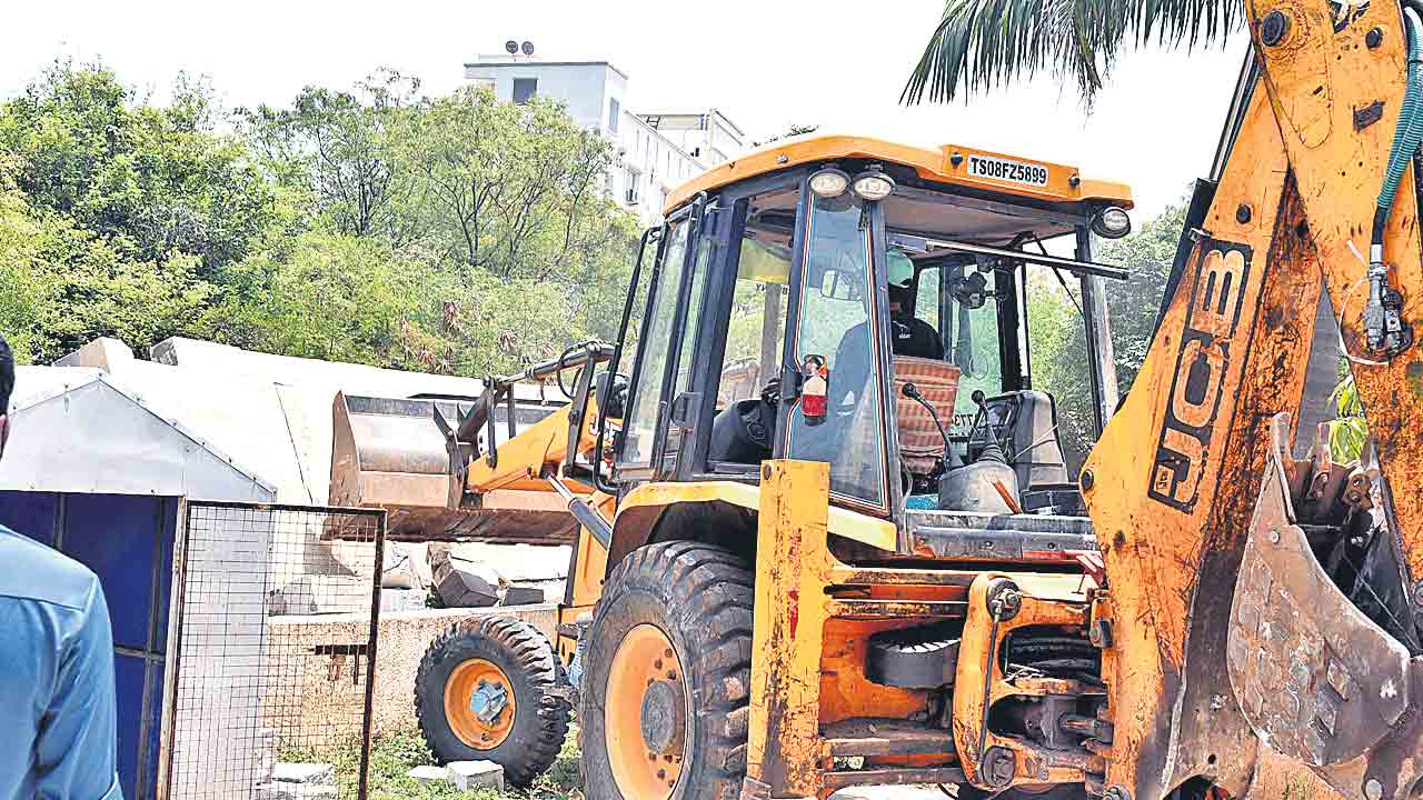 ఆక్రమణలతో పాటు అక్రమాలు బయటకు..