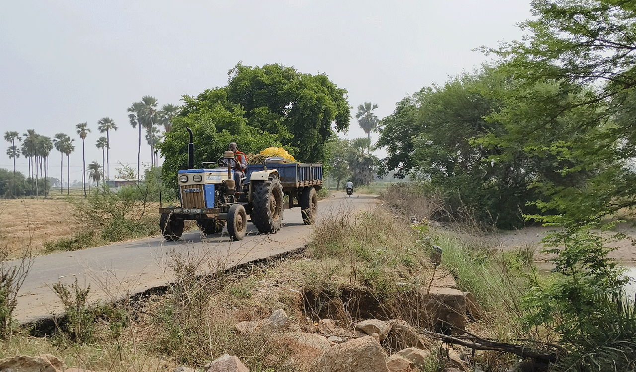 Sultanabad | ప్రమాదకరంగా ఐతరాజుపల్లి మూలమలుపు రోడ్డు