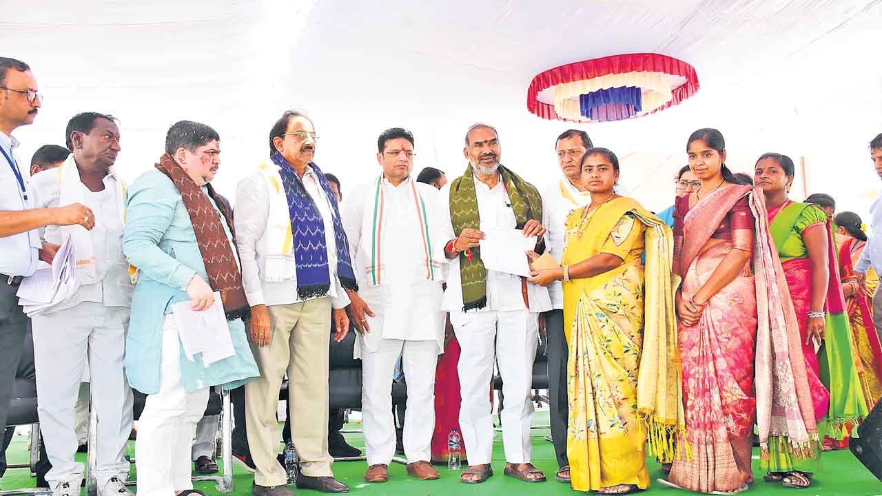 కేంద్రాన్ని రాష్ర్టాలే పోషిస్తున్నాయి