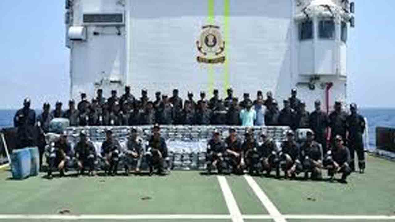 గుజరాత్‌ తీరంలో 1800 కోట్ల డ్రగ్స్‌ సీజ్‌