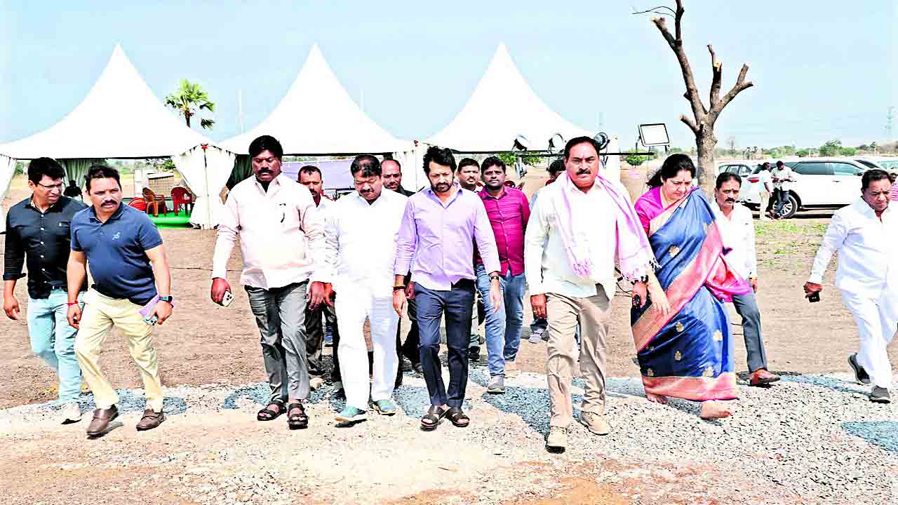 మళ్లీ కేసీఆరే రావాలని కోరుకుంటున్నరు