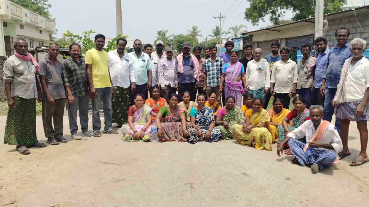 హూస్‌ ఫర్‌ సేల్‌ !