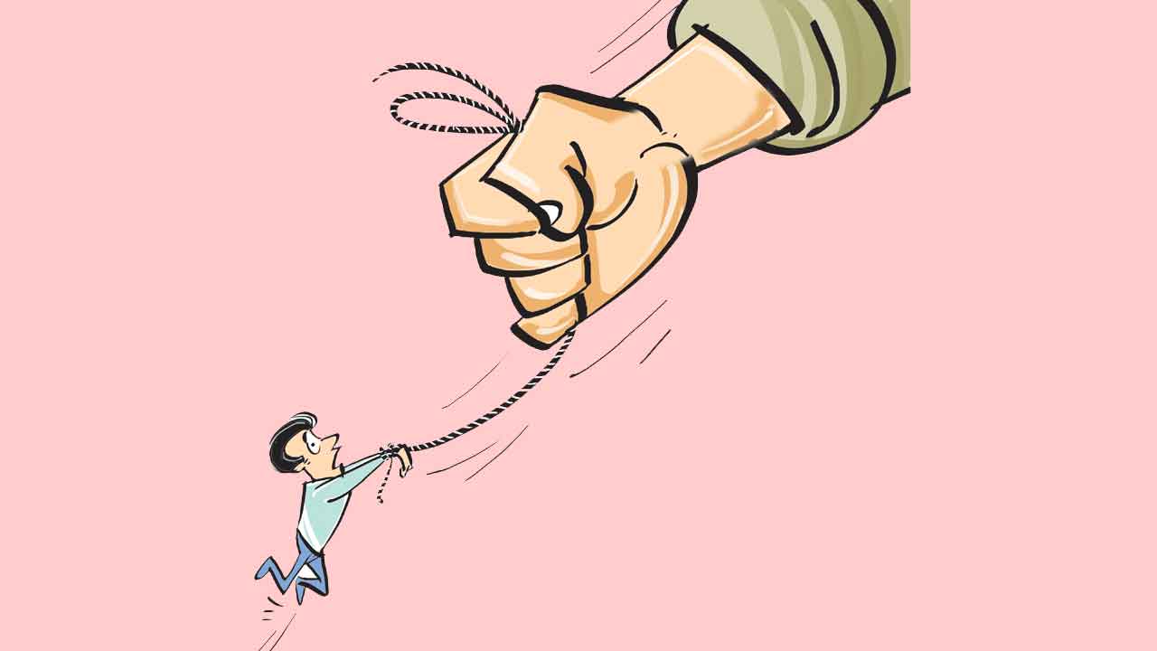 Journalists | ప్రశ్నించే గొంతులపై కేసుల కత్తి..! జర్నలిస్టులపై పగబట్టిన రేవంత్‌ సర్కారు..!