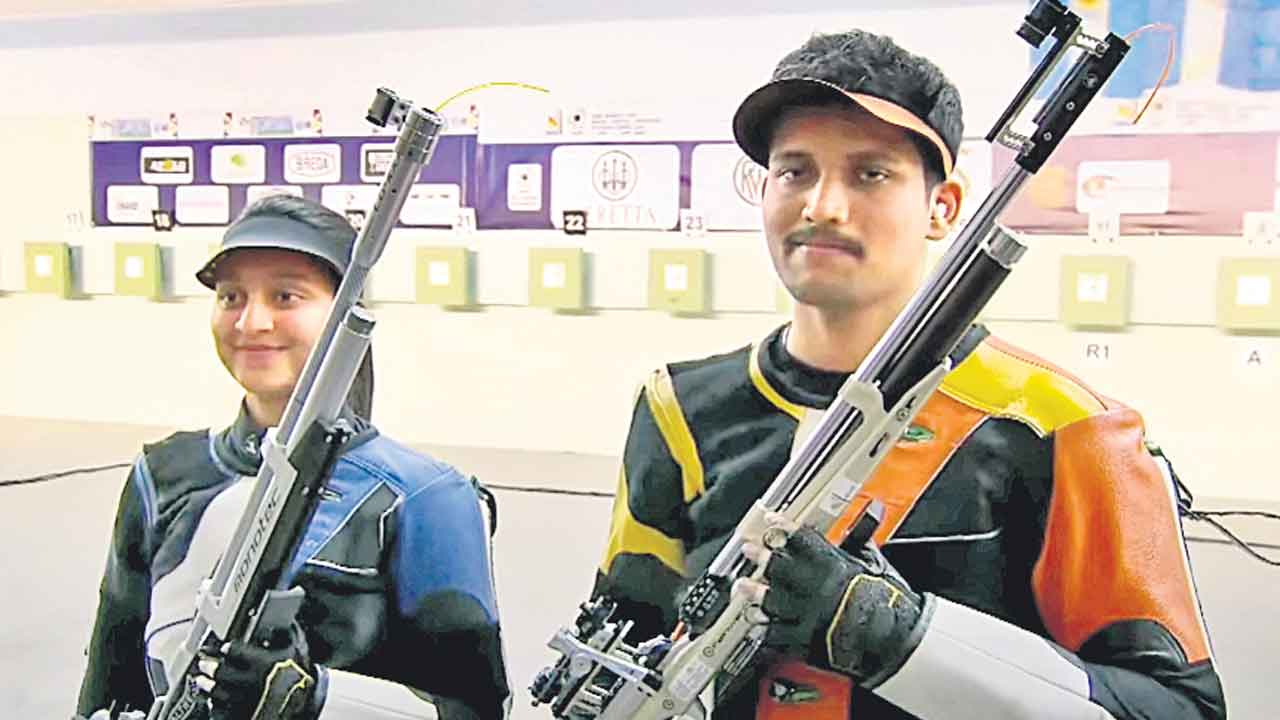 రుద్రాంక్ష్‌, ఆర్యకు రజతం