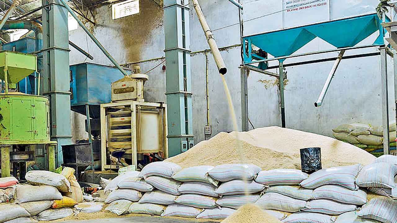 మూతపడుతున్న రైస్‌ మిల్లులు